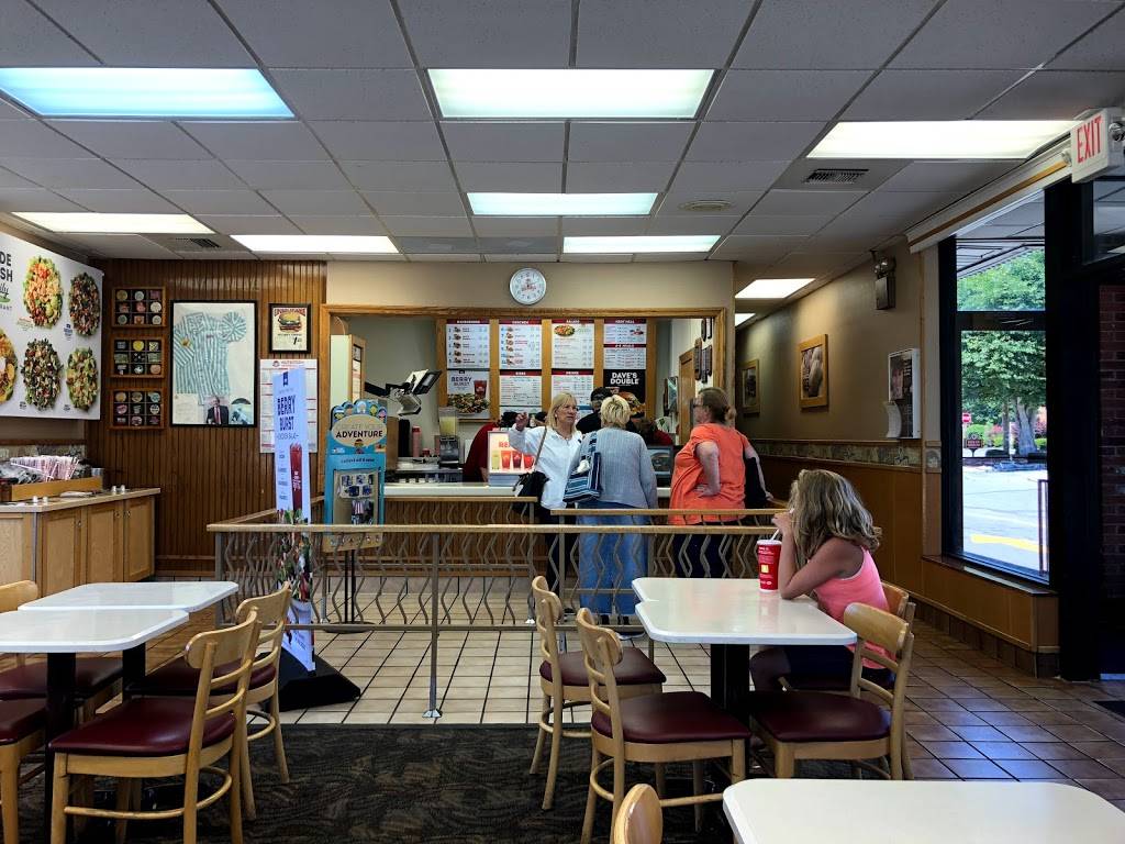 Wendys | restaurant | 200 S Detroit St, Kenton, OH 43326, USA | 4196730055 OR +1 419-673-0055