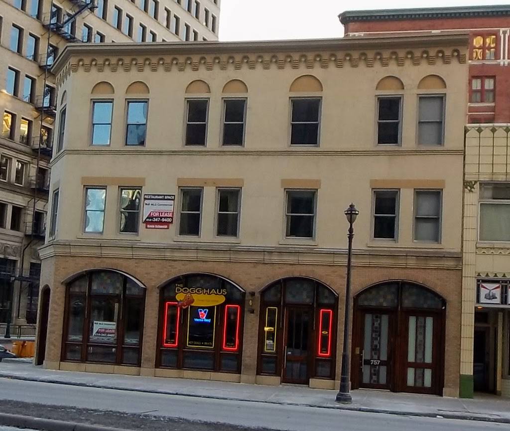 The Dogg Haus | restaurant | 755 N Water St, Milwaukee, WI 53202, USA | 4142262664 OR +1 414-226-2664