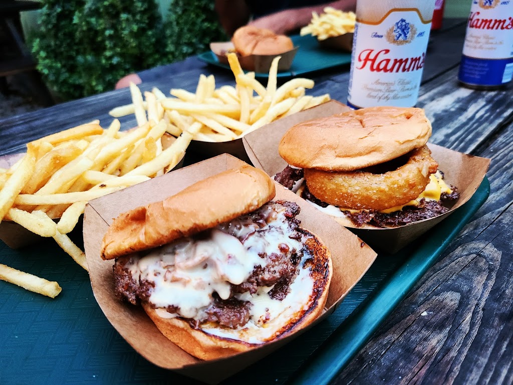 The Friendly Tavern | restaurant | 2632 University Ave, San Diego, CA 92104, USA | 6192947675 OR +1 619-294-7675