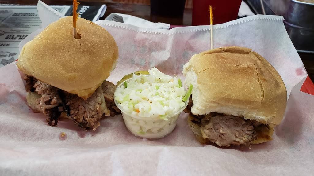 Bluegrass BBQ | restaurant | 609 Snidow St, Pembroke, VA 24136, USA | 5406262271 OR +1 540-626-2271