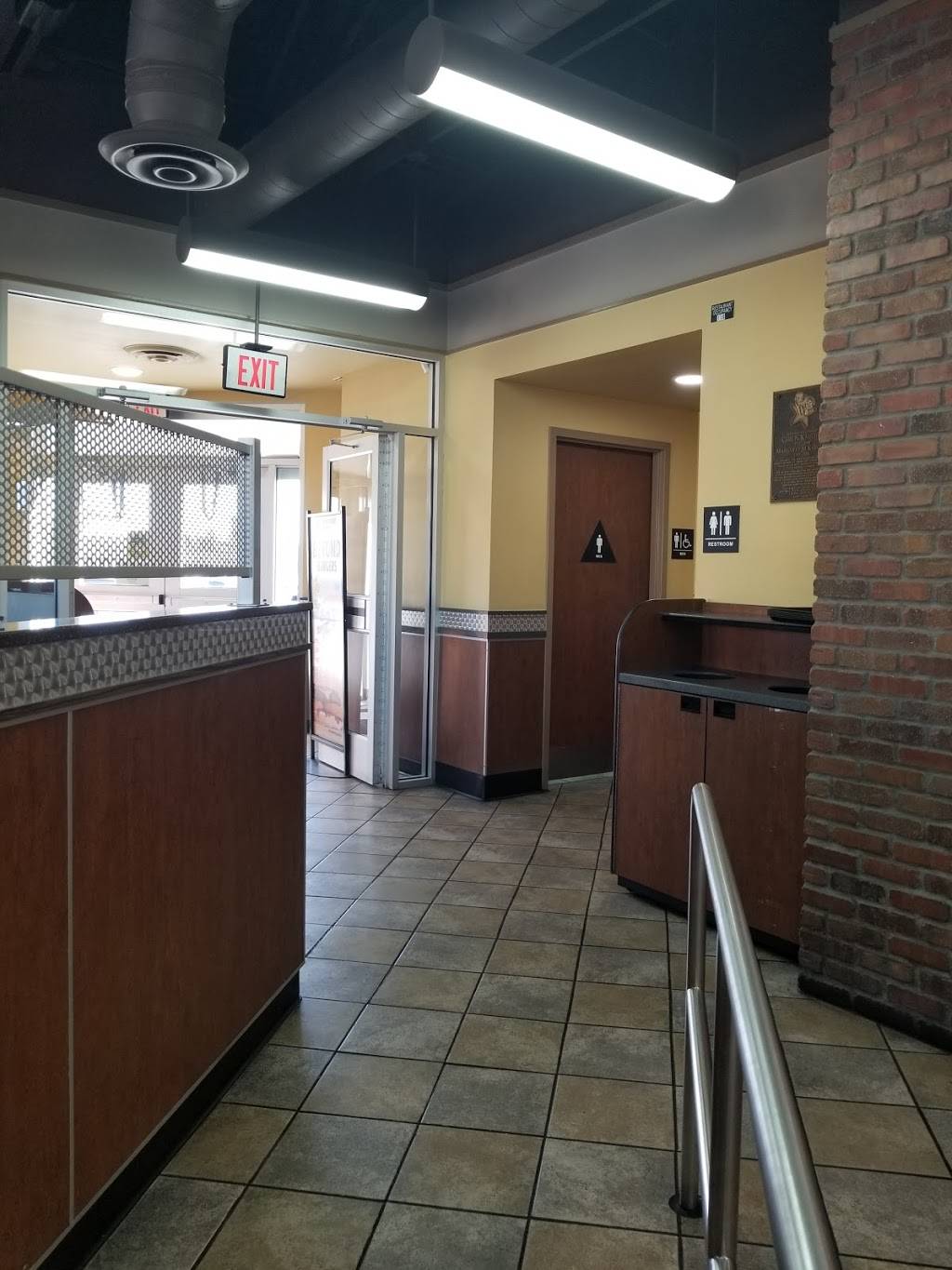 Carls Jr. | restaurant | 6031 N Mesa St, El Paso, TX 79912, USA | 9155844763 OR +1 915-584-4763