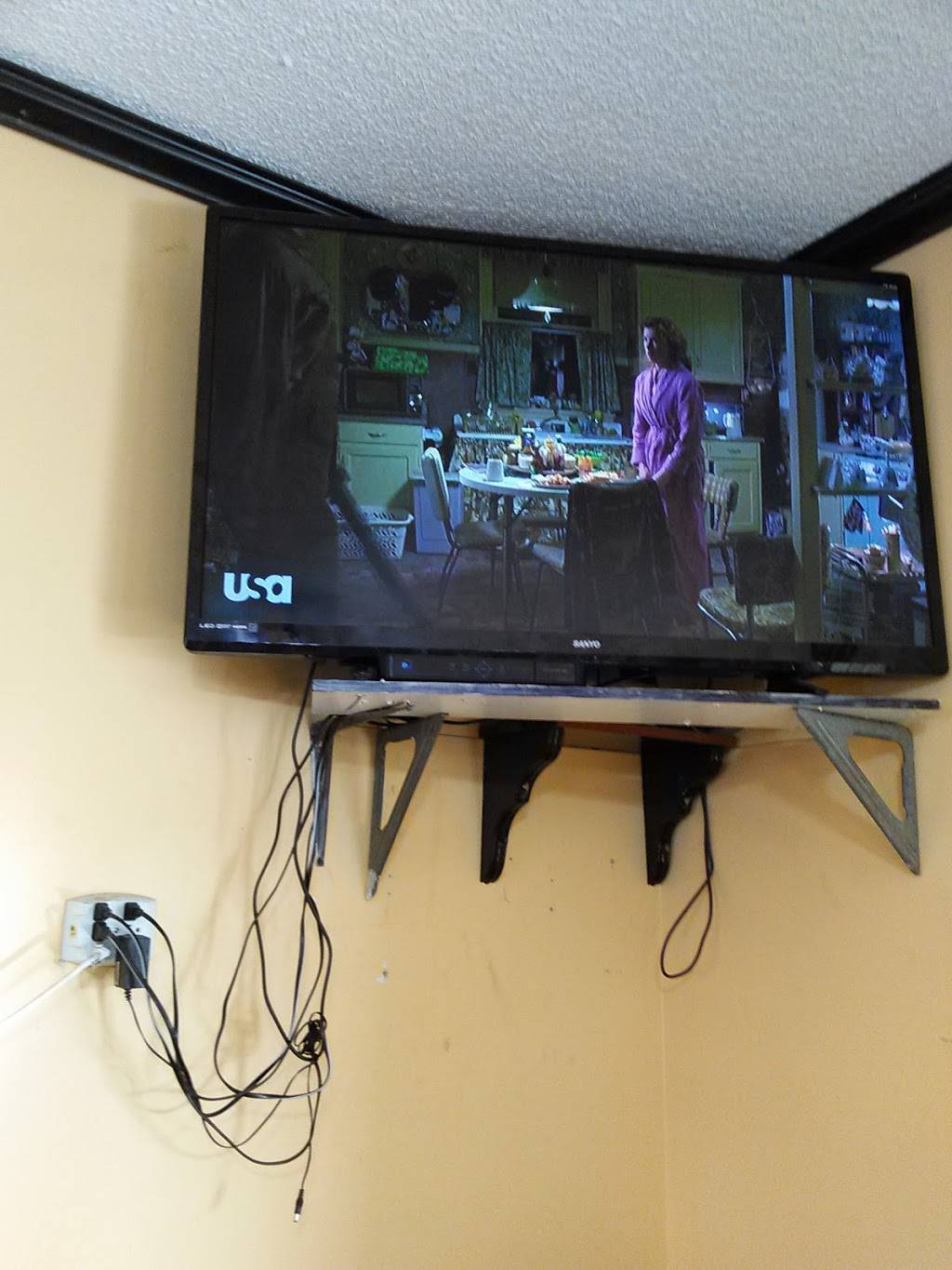 Uncle Tonys New York Pizza | restaurant | 7830 N 19th Ave, Phoenix, AZ 85021, USA | 6025441000 OR +1 602-544-1000