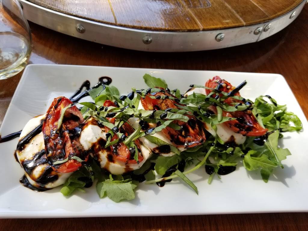 Tropics Ale House Midtown | restaurant | 2001 J St, Sacramento, CA 95811, USA | 9165947286 OR +1 916-594-7286