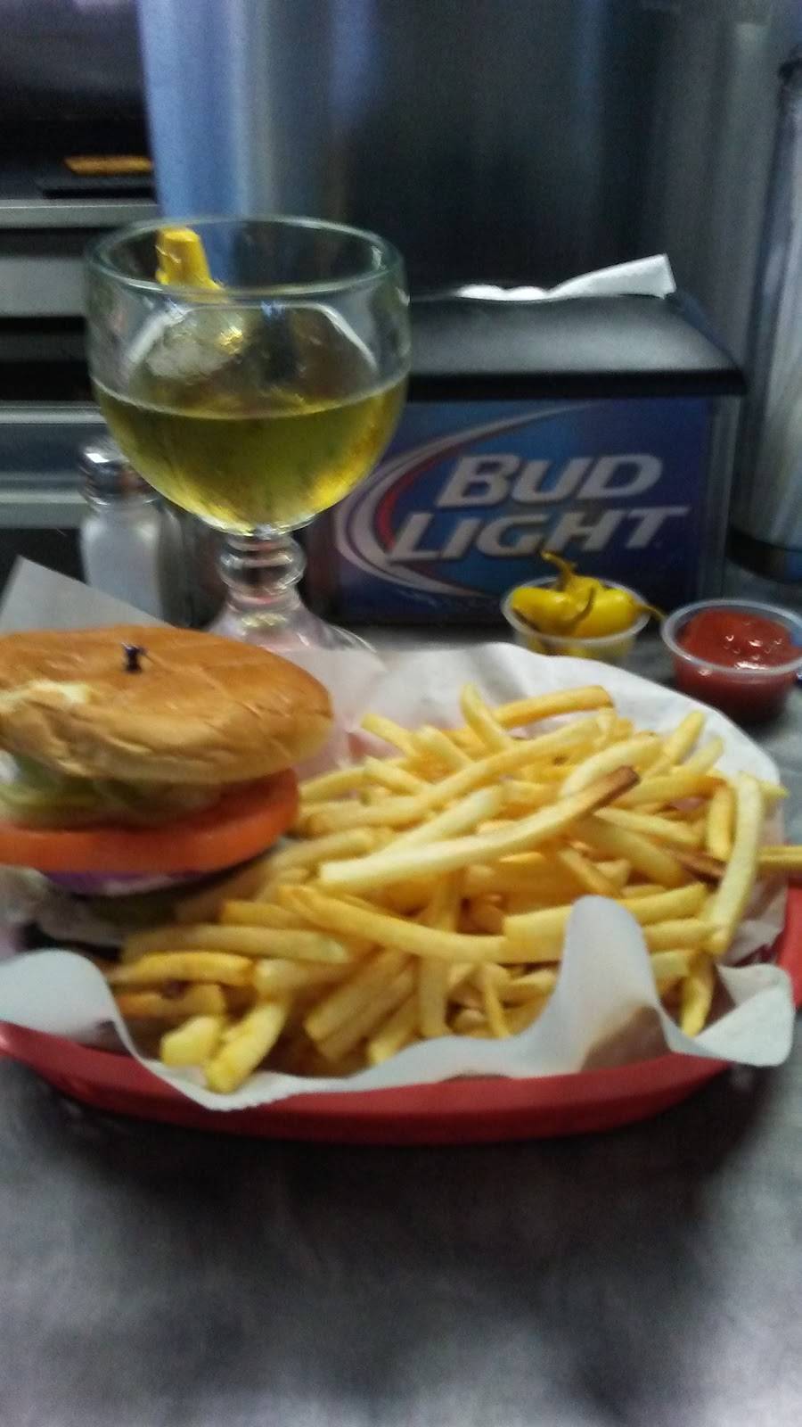 Schooners Burgers N Beer | restaurant | 1280 E Washington St # 4, Colton, CA 92324, USA | 9097775049 OR +1 909-777-5049