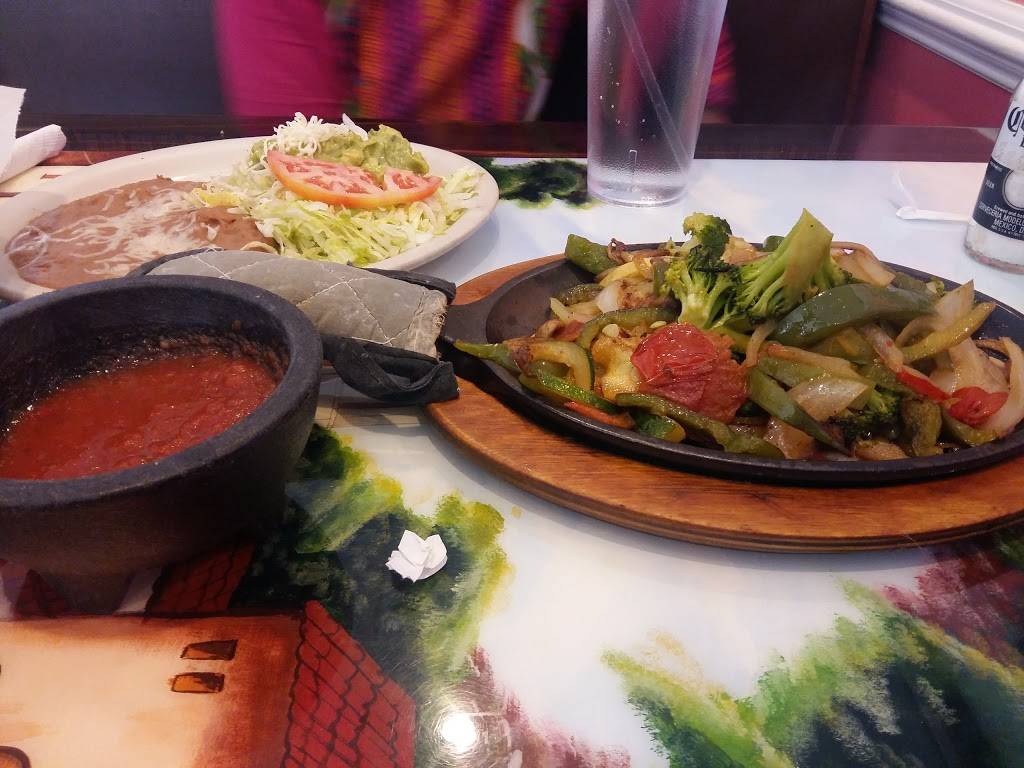 Los Tres Magueyes | restaurant | 10120 Green Level Church Road, Cary, NC 27519, USA | 9192675444 OR +1 919-267-5444