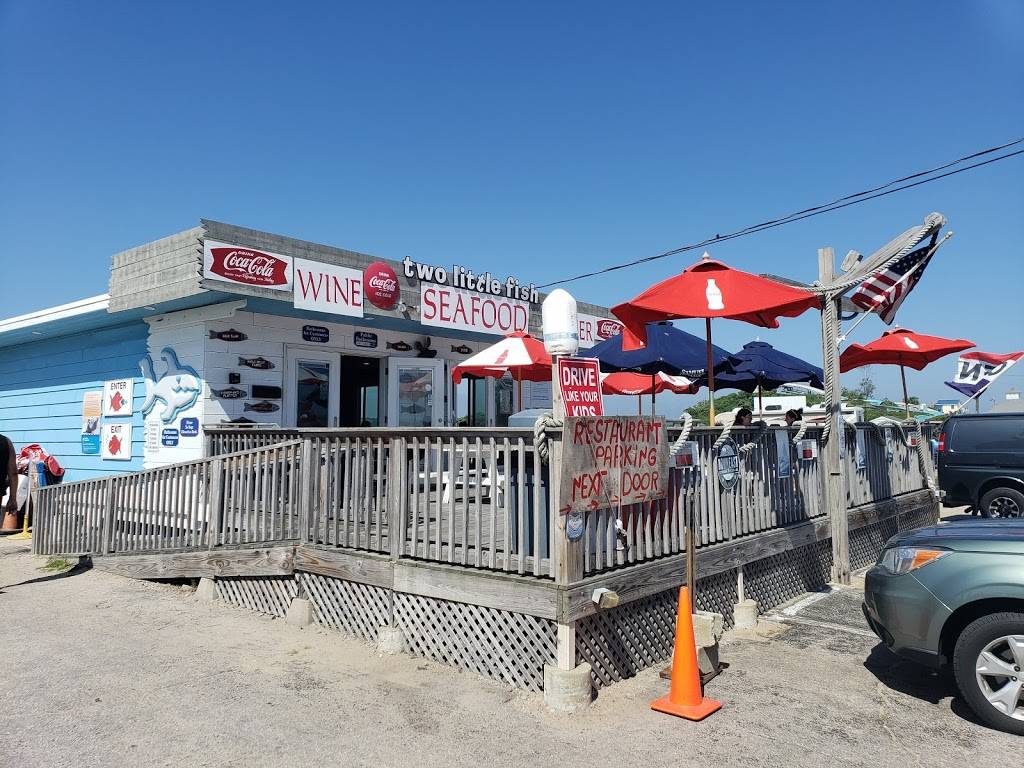Two Little Fish Seafood Restaurant | restaurant | 300 Atlantic Ave, Westerly, RI 02891, USA | 4013489941 OR +1 401-348-9941