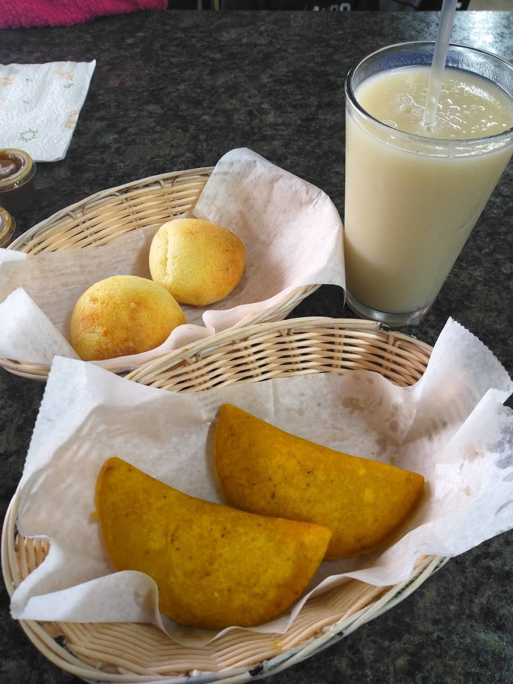 Mi Querida Colombia East | restaurant | 10438 E Colonial Dr, Orlando, FL 32817, USA | 4077044533 OR +1 407-704-4533