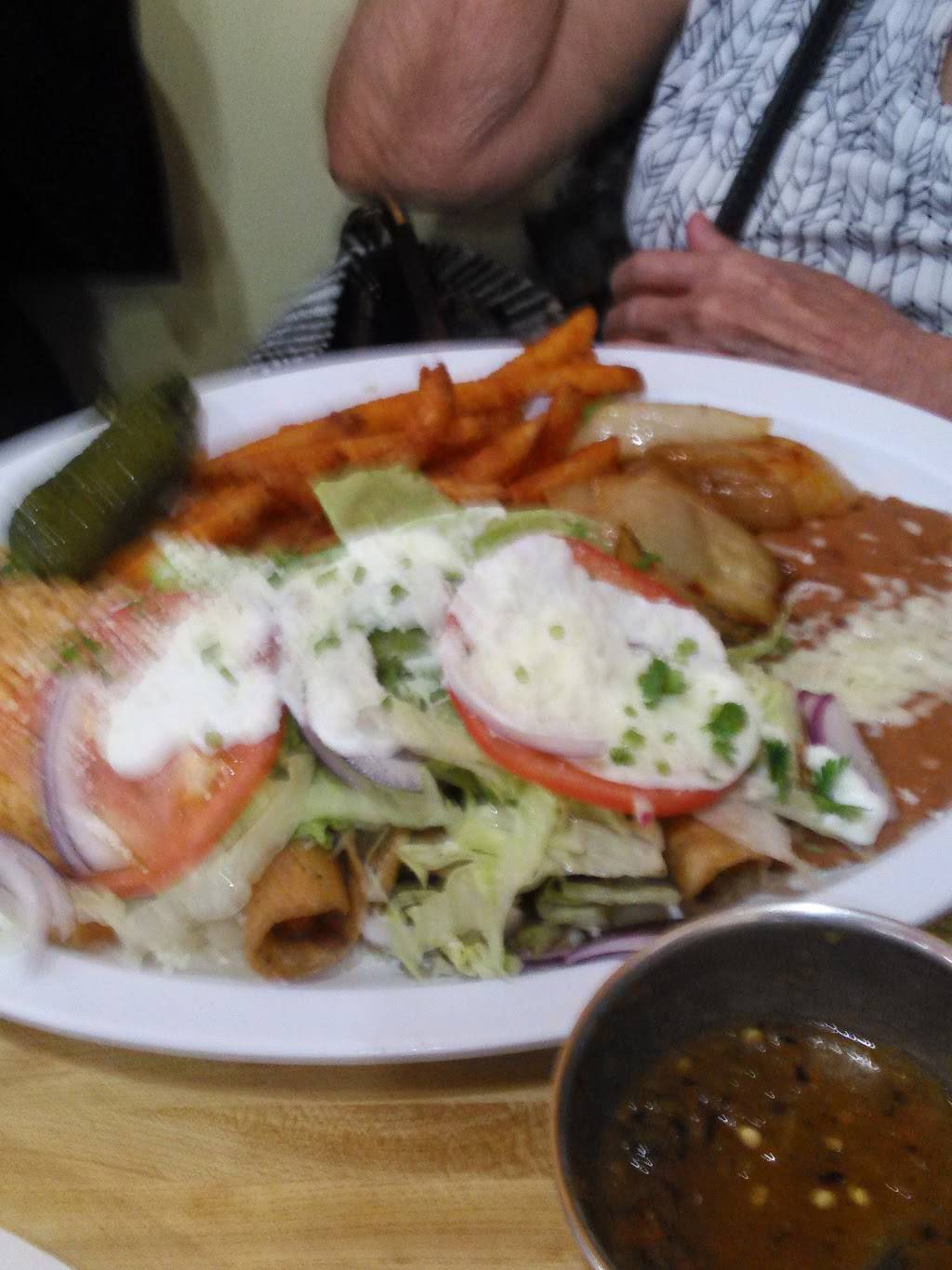 El Pollo Cris Cris | restaurant | 2462 S Blue Island Ave, Chicago, IL 60608, USA | 7735234060 OR +1 773-523-4060