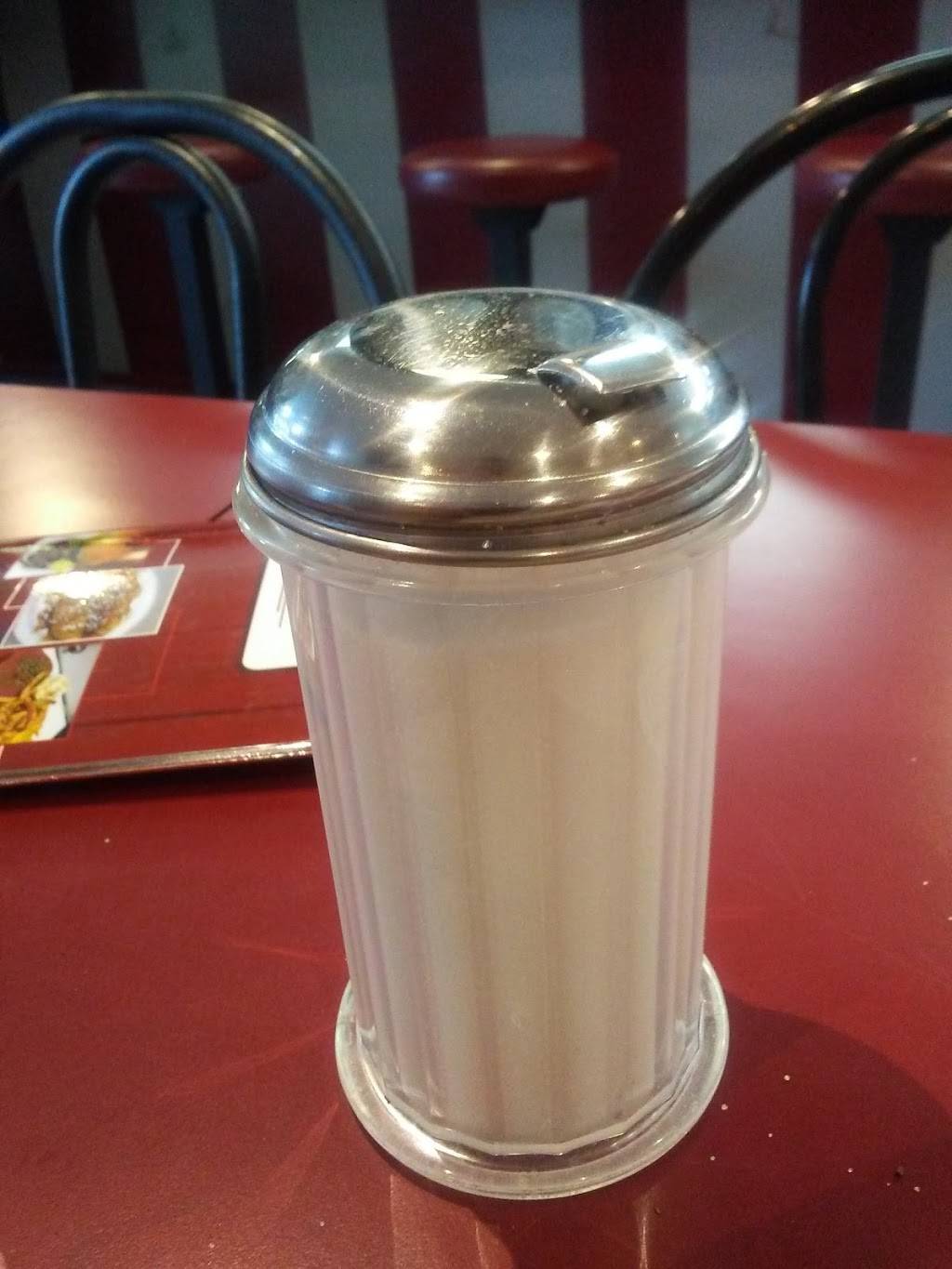 Resto-Cantine La B.A. | restaurant | 6072 Rue Principale, Saint-Félix-de-Kingsey, QC J0B 2T0, Canada | 8198481444 OR +1 819-848-1444