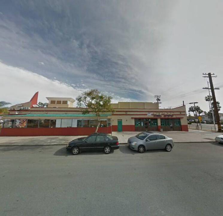 Wobbly Wieners | restaurant | 4479 Everts St, San Diego, CA 92109, USA | 9013783083 OR +1 901-378-3083