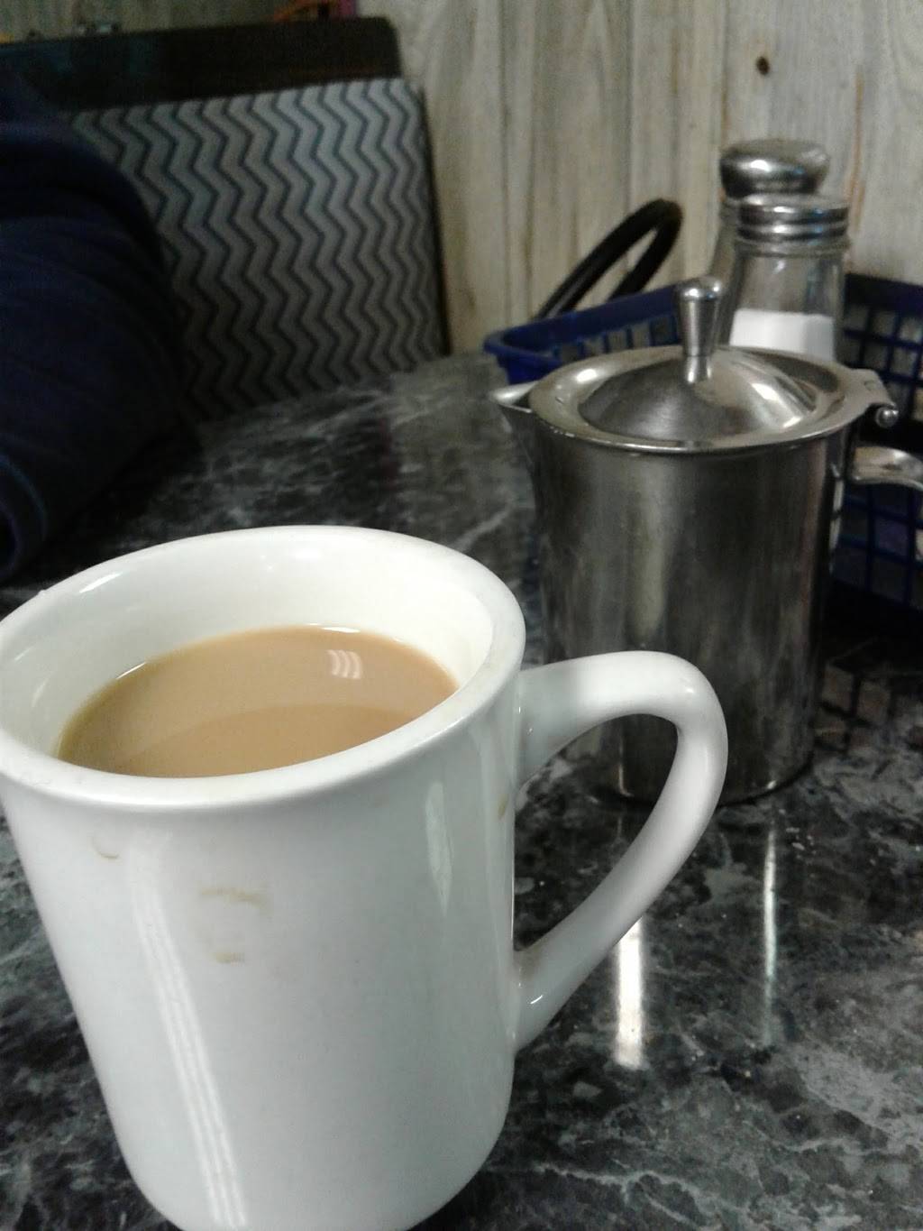 Phenix Square | restaurant | 9 Pleasant St, West Warwick, RI 02893, USA | 4018288110 OR +1 401-828-8110