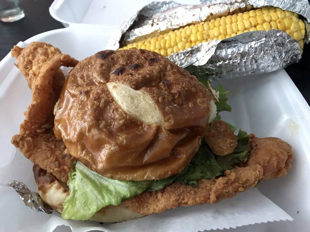 Caplingers Fresh Catch | restaurant | 6685 Whitestown Pkwy, Zionsville, IN 46077, USA | 3177690033 OR +1 317-769-0033