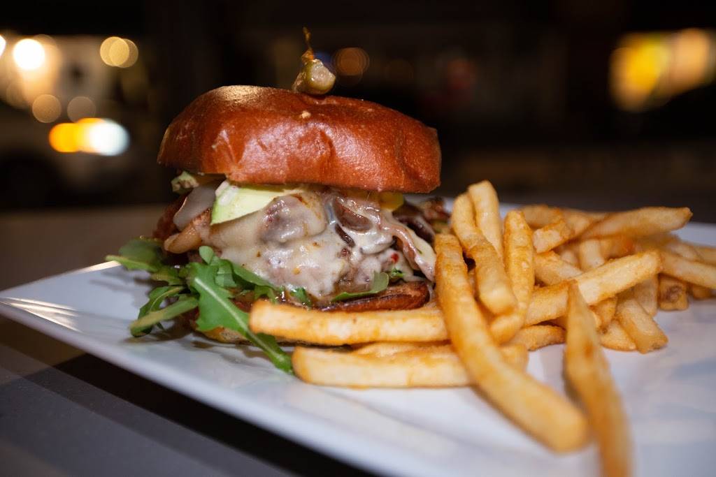 Snipe Island Crafthouse | restaurant | 305 Marine Ave, Newport Beach, CA 92662, USA | 9494325799 OR +1 949-432-5799