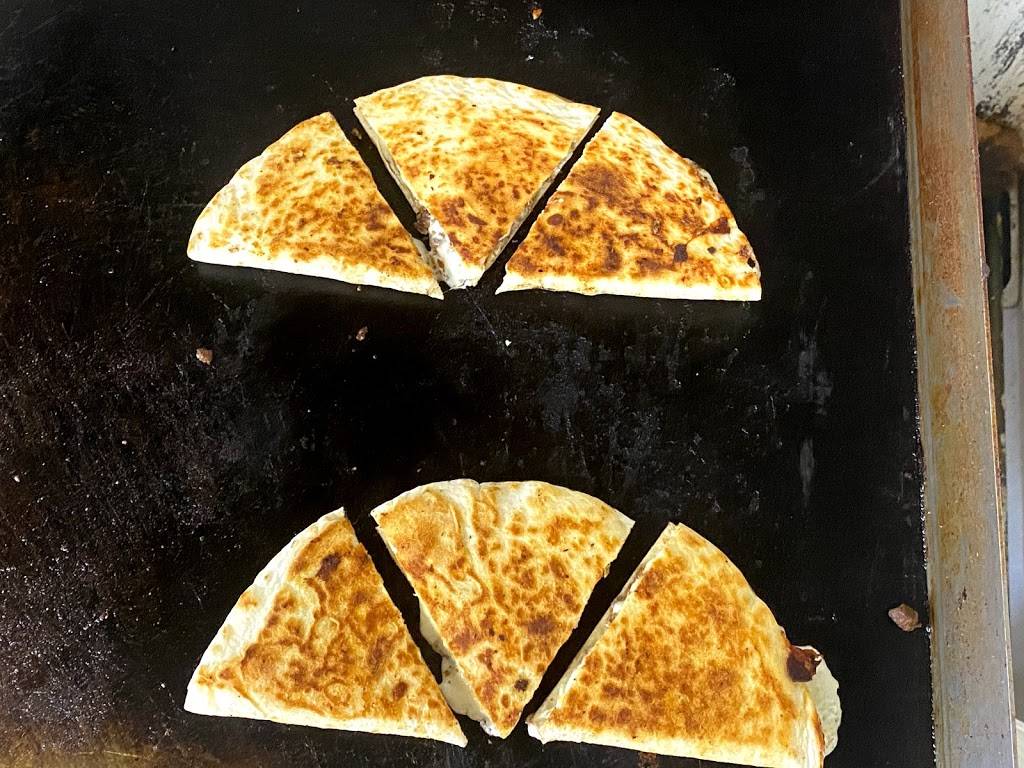 Off the Chain Kitchen | restaurant | 3322 Sylvan Ave Suite A, Dallas, TX 75212, USA | 2147528346 OR +1 214-752-8346