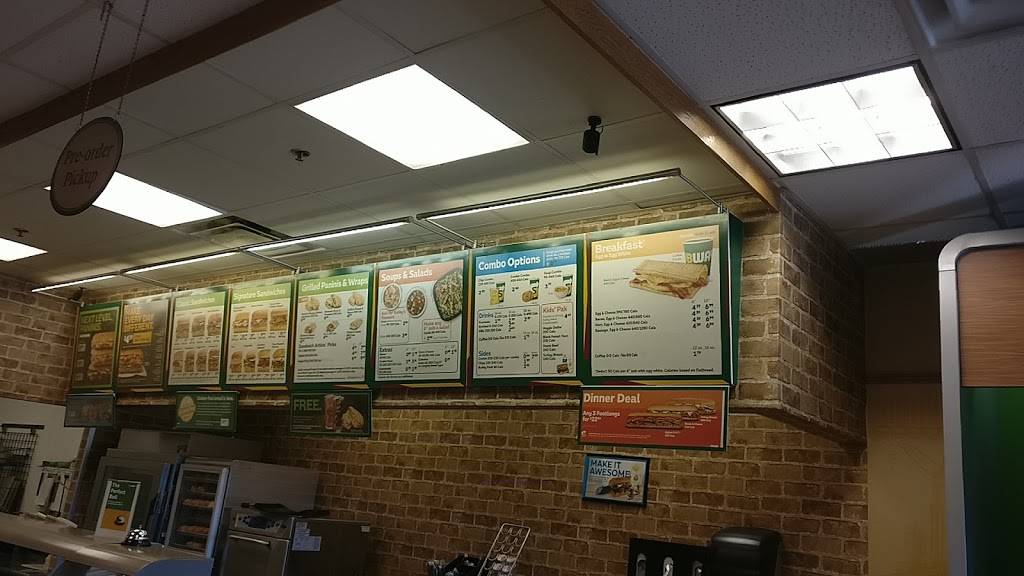 Subway | restaurant | Credit Valley Town Plaza, 6065 Creditview Rd Unit 105E, Mississauga, ON L5V 2A8, Canada | 9058149101 OR +1 905-814-9101