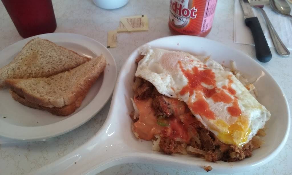 Charlie’s Dog House Diner | restaurant | 2102 Brookpark Rd, Cleveland, OH 44134, USA | 2166614873 OR +1 216-661-4873