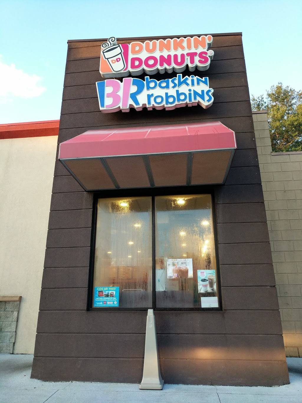 Dunkin | cafe | 2307 James L Redman Pkwy, Plant City, FL 33563, USA | 8136591300 OR +1 813-659-1300
