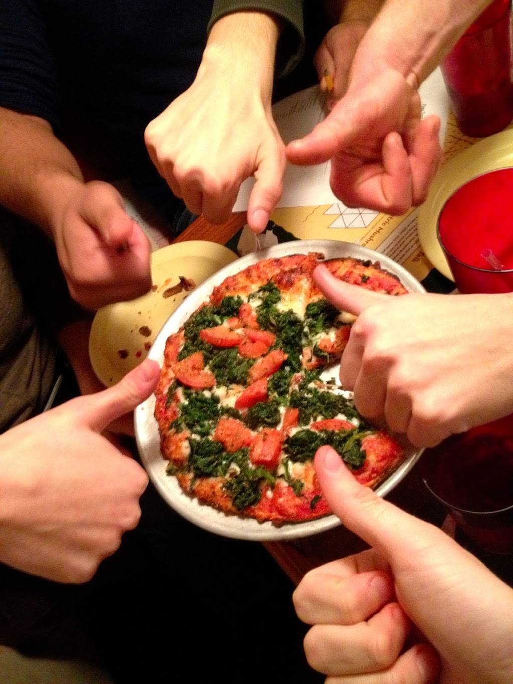 Monicals Pizza | restaurant | 4408 N Knoxville Ave, Peoria, IL 61614, USA | 3096880747 OR +1 309-688-0747