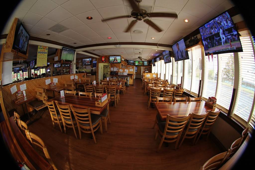 Roosters | restaurant | 400 W Main St, Xenia, OH 45385, USA | 9373764444 OR +1 937-376-4444