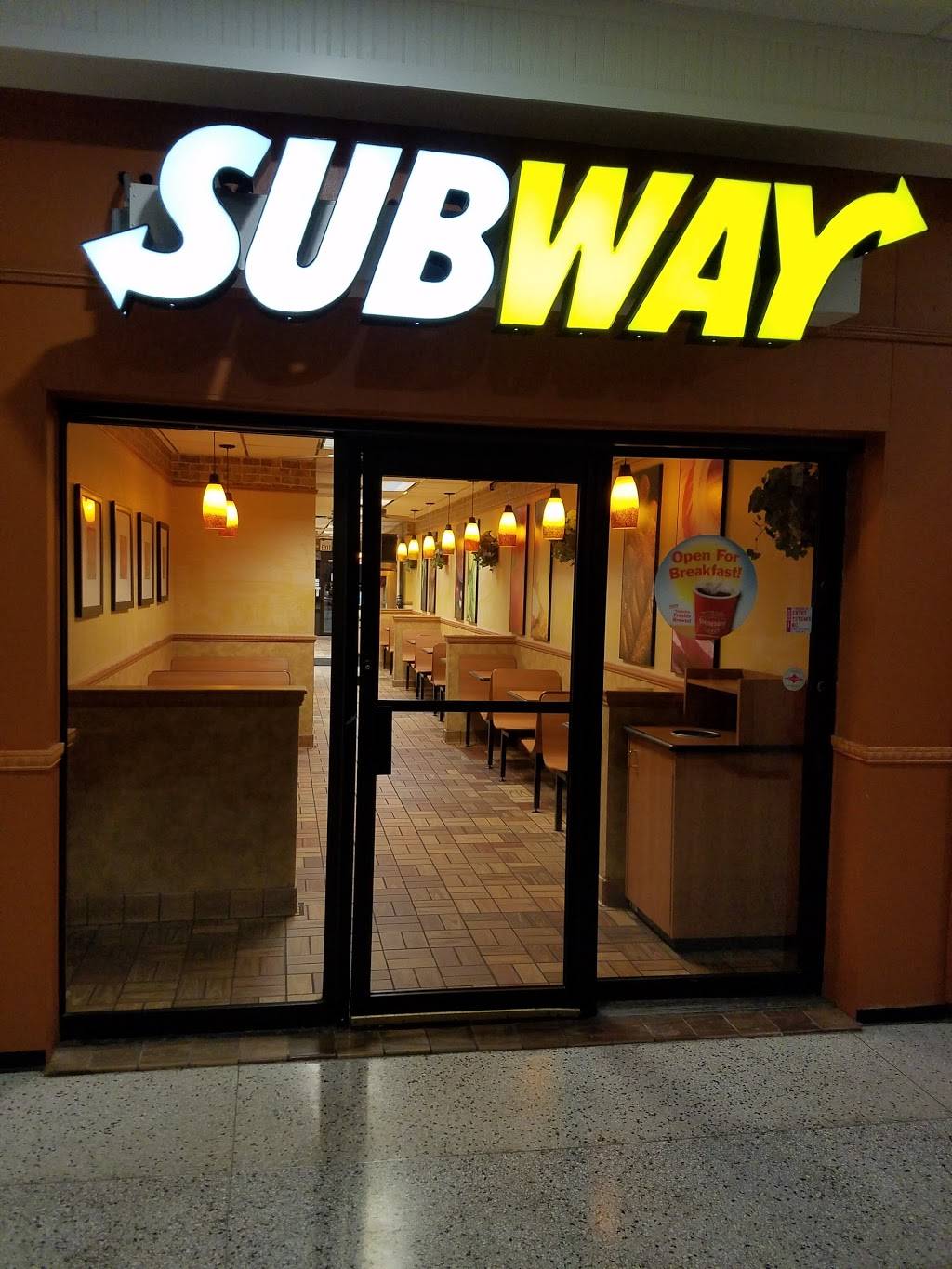 Subway Restaurants | restaurant | Har Mar Mall, 2100 E Snelling Dr #46, Roseville, MN 55113, USA | 6516319261 OR +1 651-631-9261
