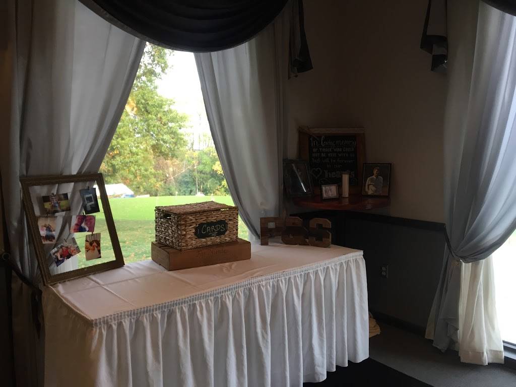 WestWood | restaurant | 825 Commonwealth Ave, West Mifflin, PA 15122, USA | 4124629555 OR +1 412-462-9555