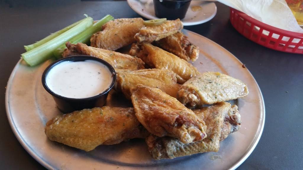 Pluckers Wing Bar | restaurant | 300 Mays Crossing Dr Ste 300, Round Rock, TX 78664, USA | 5126719464 OR +1 512-671-9464