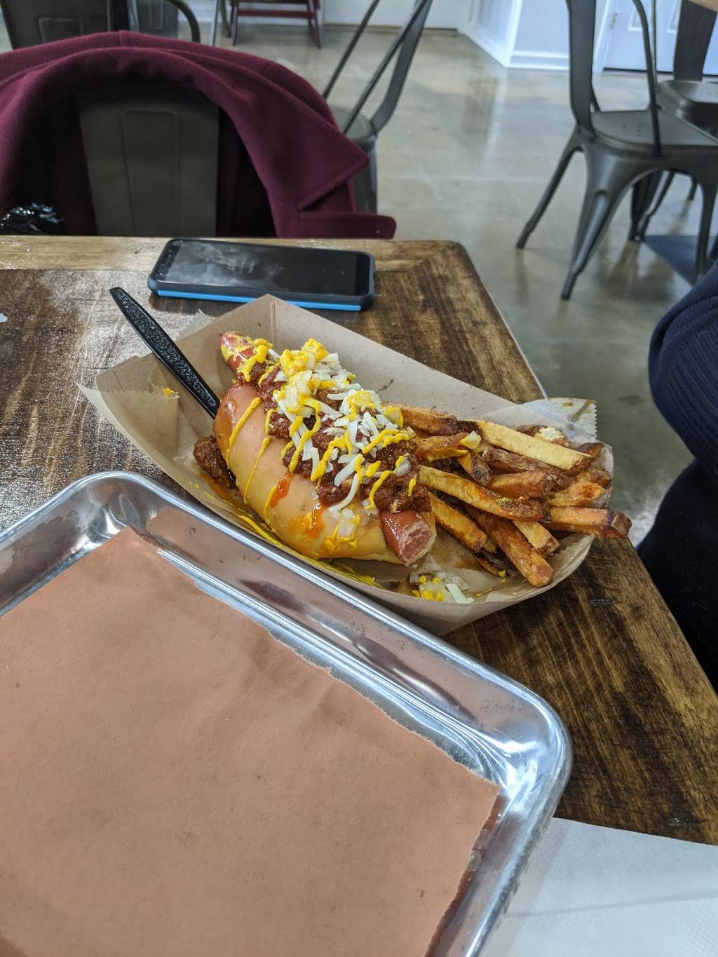 Barndawgs Gourmet Hot Dogs | restaurant | 84 W Lancaster Ave, Downingtown, PA 19335, USA | 4843643111 OR +1 484-364-3111