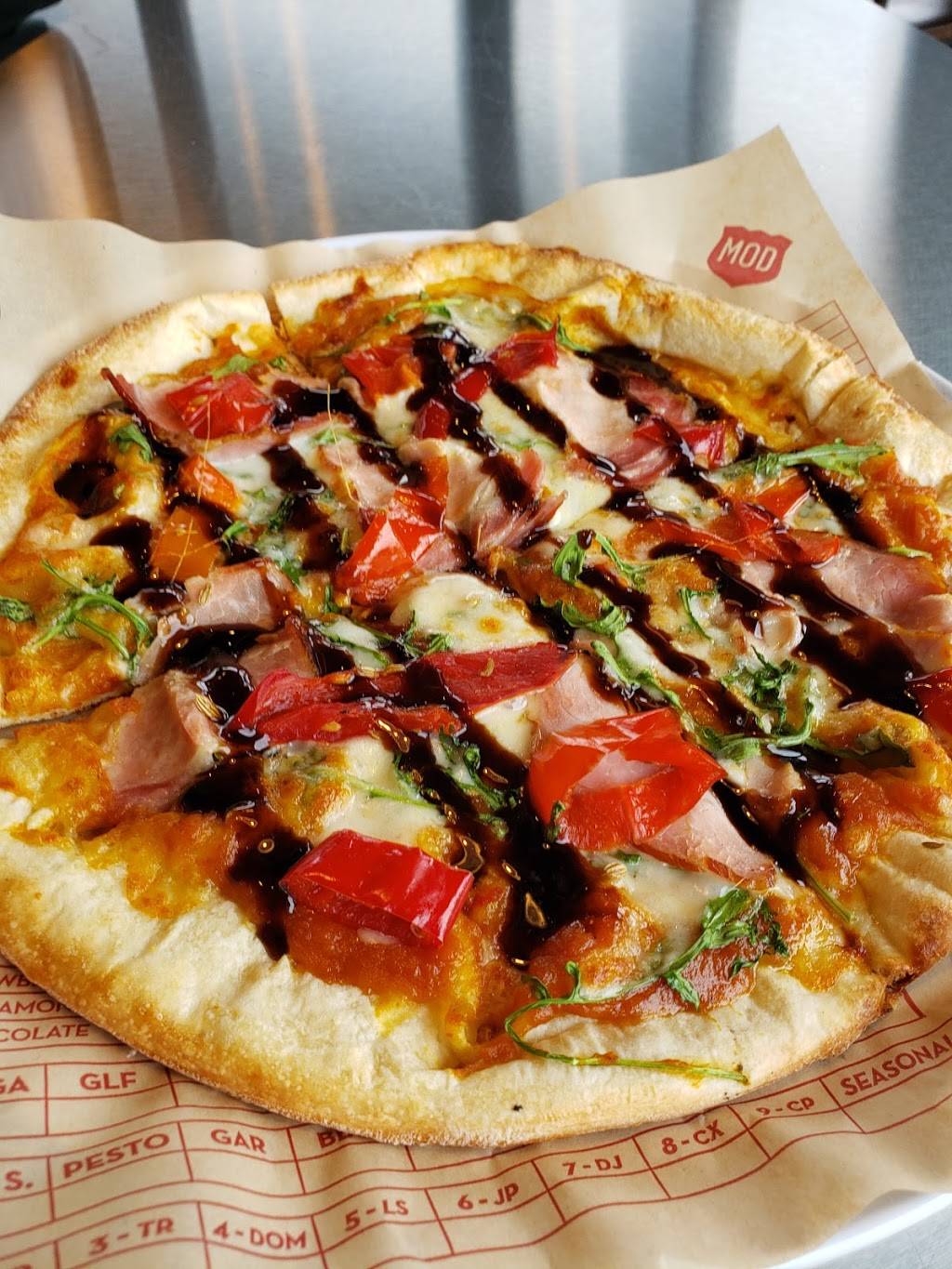 MOD Pizza | restaurant | 160 W Town Square Way #100, Oak Creek, WI 53154, USA | 2623300027 OR +1 262-330-0027