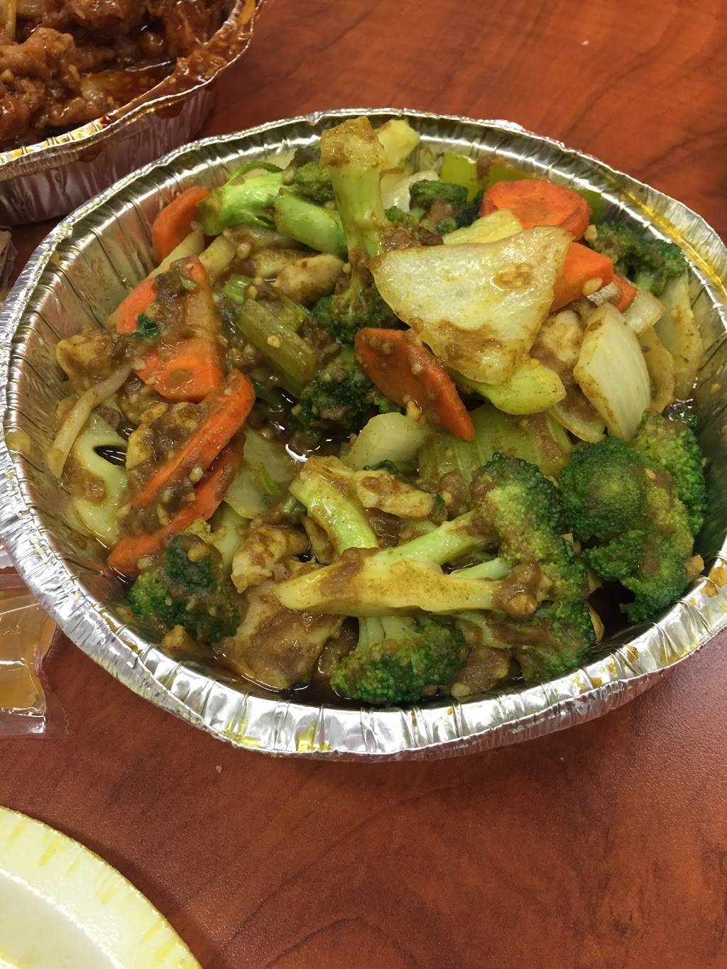 King Asian | restaurant | 2500 Hurontario St, Mississauga, ON L5B 1N4, Canada | 9052812388 OR +1 905-281-2388