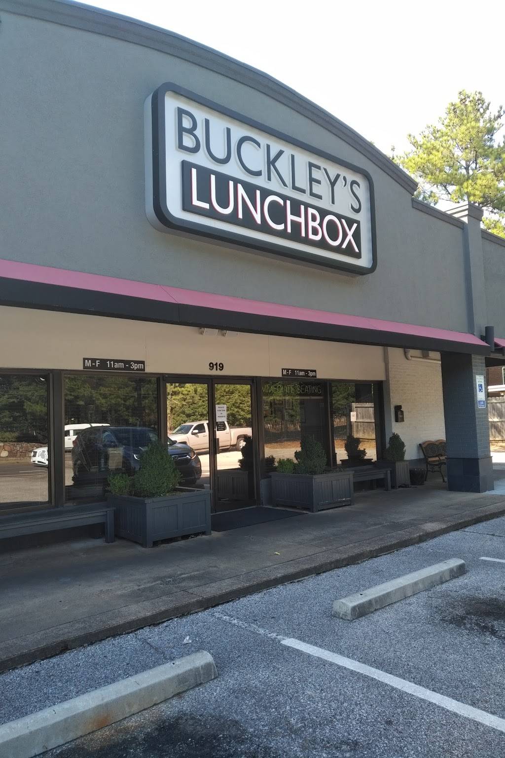 Buckleys Lunchbox & Catering | restaurant | 919 S Yates Rd, Memphis, TN 38120, USA | 9016820570 OR +1 901-682-0570