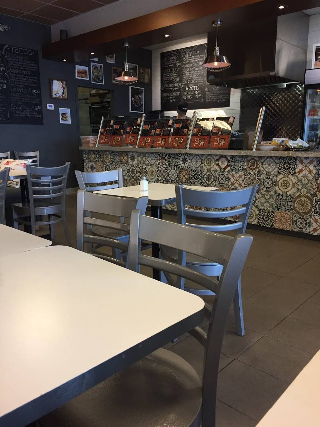 Snak Bar | Cuisinomane | restaurant | 17659 Rue Charles, Mirabel, QC J7J 1L8, Canada | 4504209398 OR +1 450-420-9398