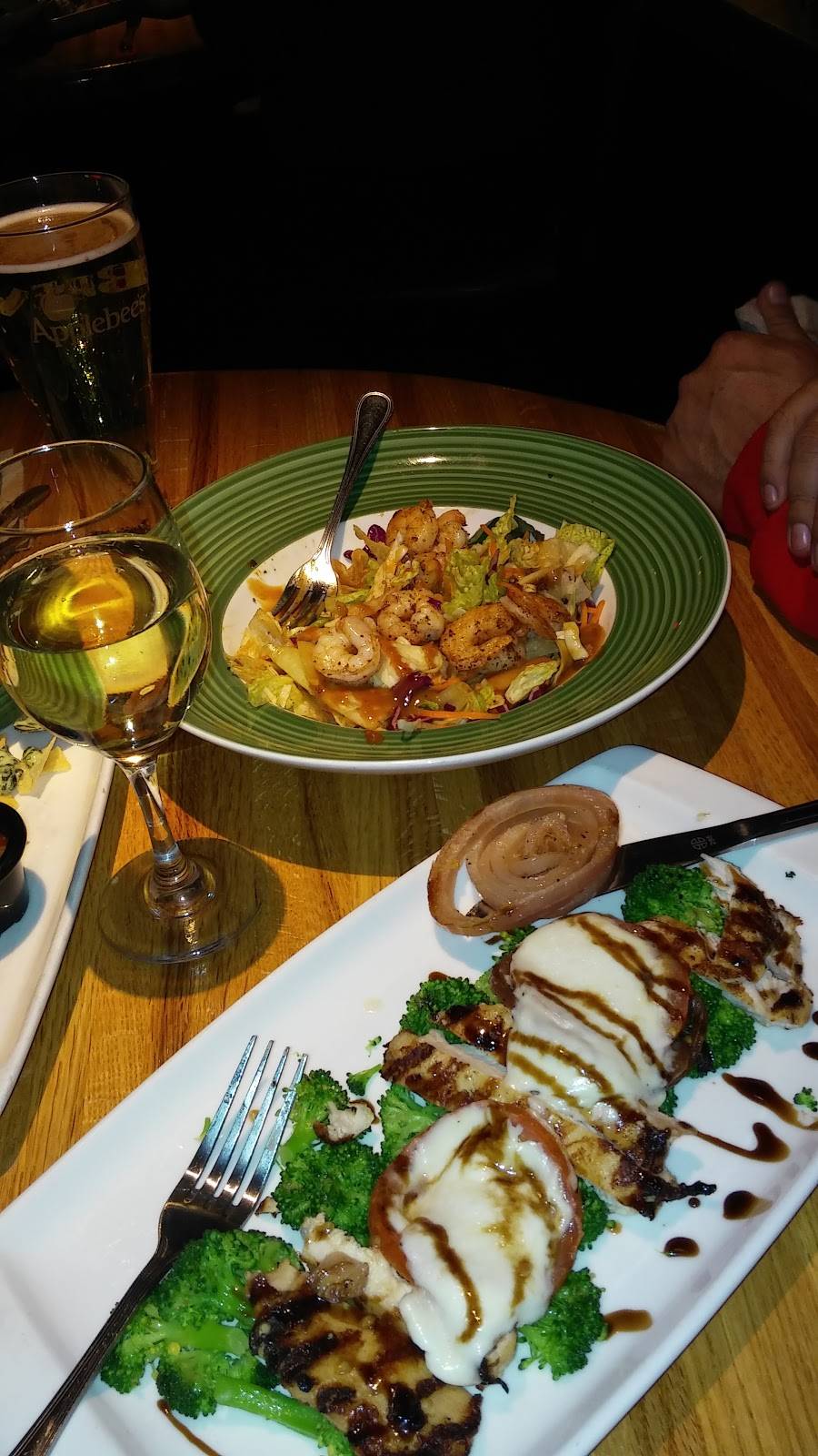 Applebees Grill + Bar | restaurant | 1272 E Yosemite Ave, Manteca, CA 95336, USA | 2098244499 OR +1 209-824-4499