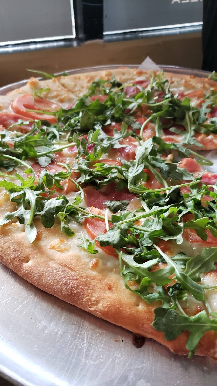 Castellos Pizza | restaurant | 8947 Conroy Windermere Rd, Orlando, FL 32835, USA | 4078760021 OR +1 407-876-0021