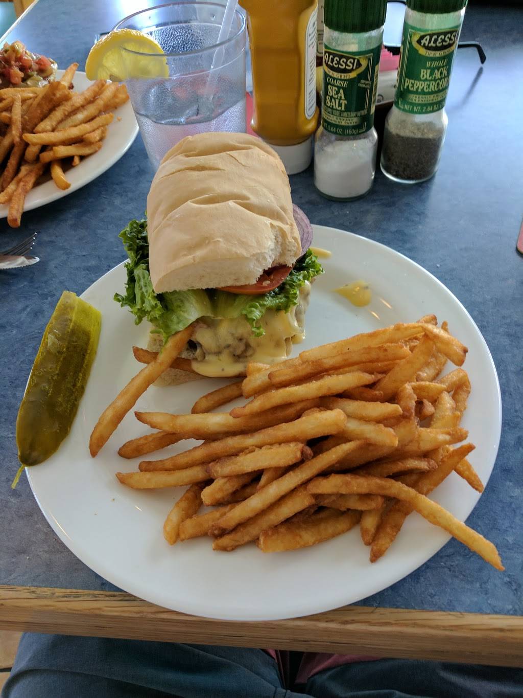 Hurricane Hanks | restaurant | 5346 Gulf Dr, Holmes Beach, FL 34217, USA | 9417785788 OR +1 941-778-5788