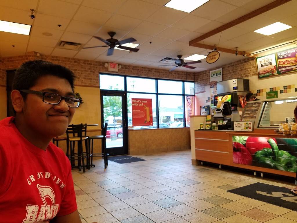 Subway | restaurant | 2145 Commerce Blvd, Mound, MN 55364, USA | 9524720850 OR +1 952-472-0850