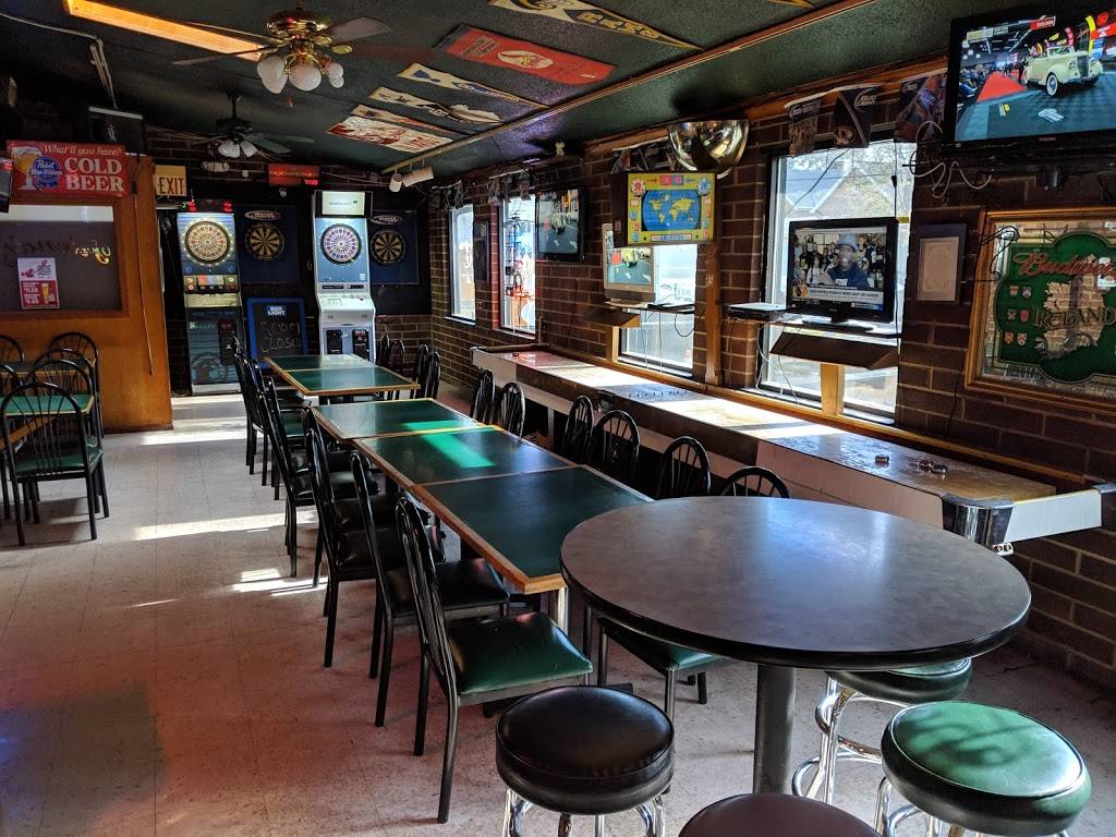 Friendlys Sports Bar & Grill | restaurant | 3503 Roger Pl, St. Louis, MO 63116, USA | 3147712040 OR +1 314-771-2040