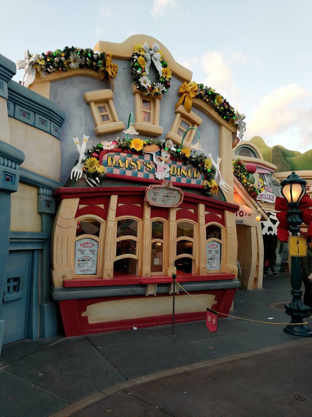 Daisys Diner | restaurant | Disneyland Park, Anaheim, CA 92802, USA | 7147813463 OR +1 714-781-3463