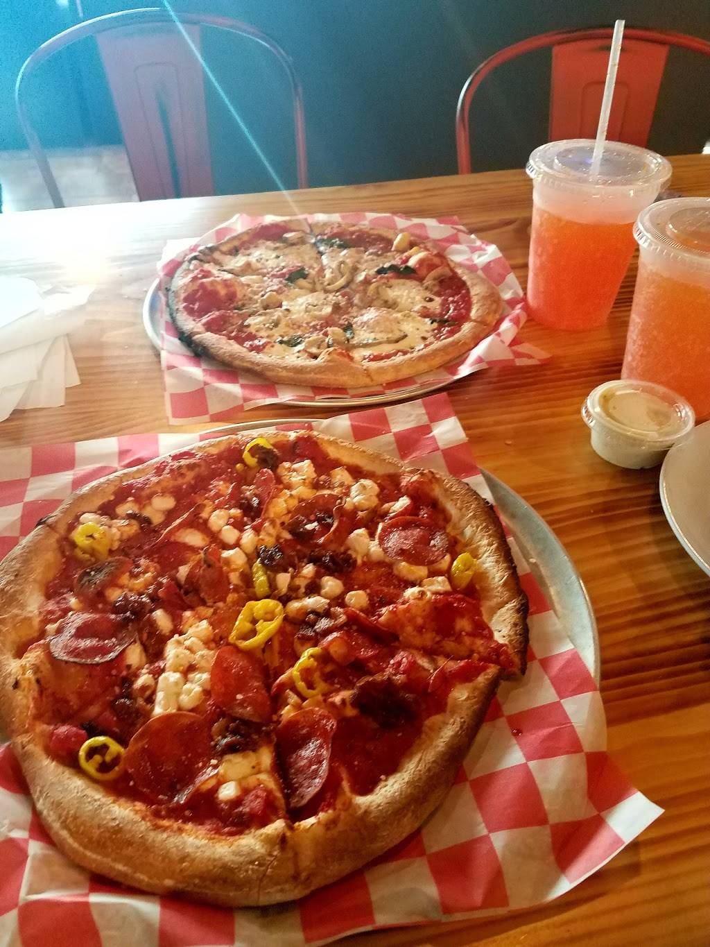 Russos Wood Fired Pizza | restaurant | 2526 Maple Ave, Zanesville, OH 43701, USA | 7404871021 OR +1 740-487-1021