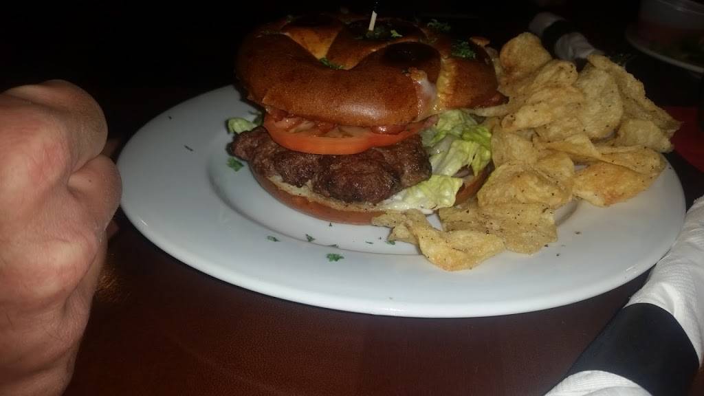 Creekside Grille | restaurant | 3600 E W Ave, Vicksburg, MI 49097, USA | 2696492700 OR +1 269-649-2700