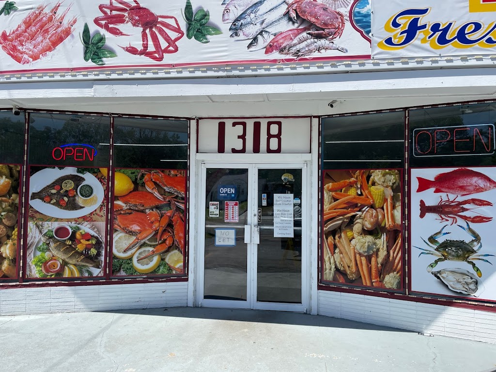 P & T Seafood | restaurant | 1318 Dauphin Island Pkwy, Mobile, AL 36605, USA | 2513449172 OR +1 251-344-9172