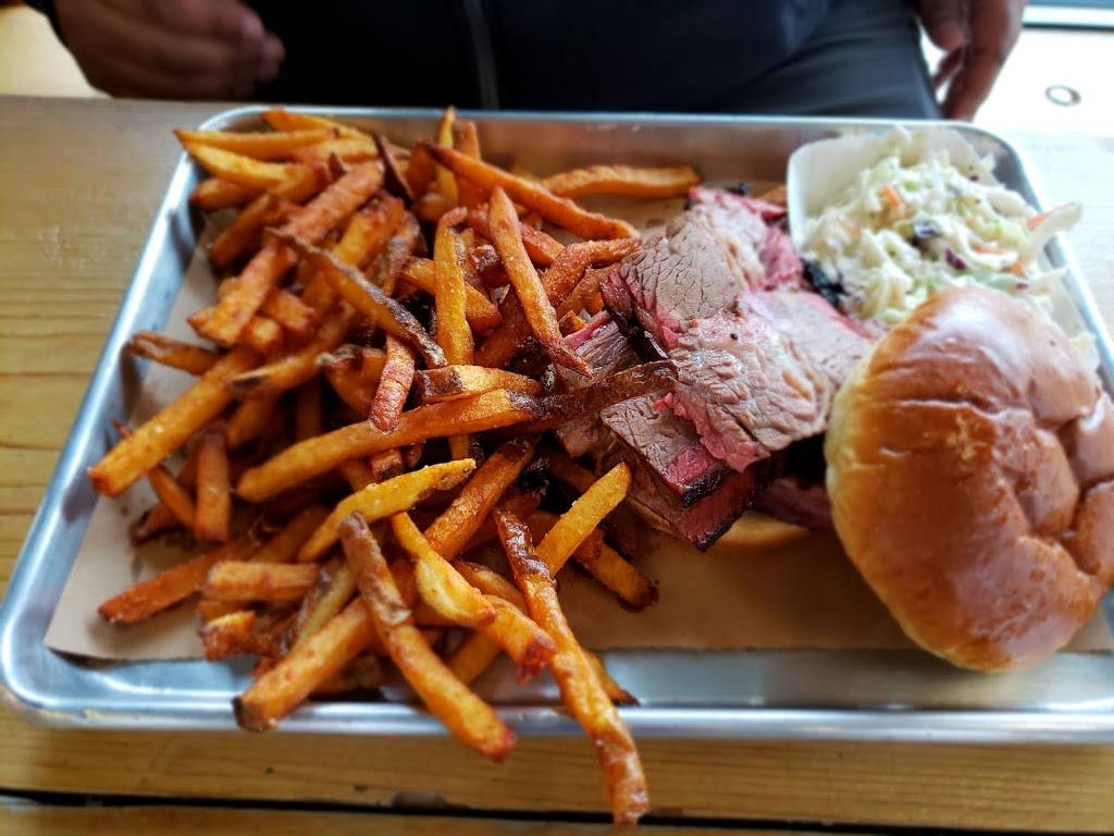 Earls BBQ | restaurant | 4835 N Austin Ave, Chicago, IL 60630, USA | 7736287870 OR +1 773-628-7870