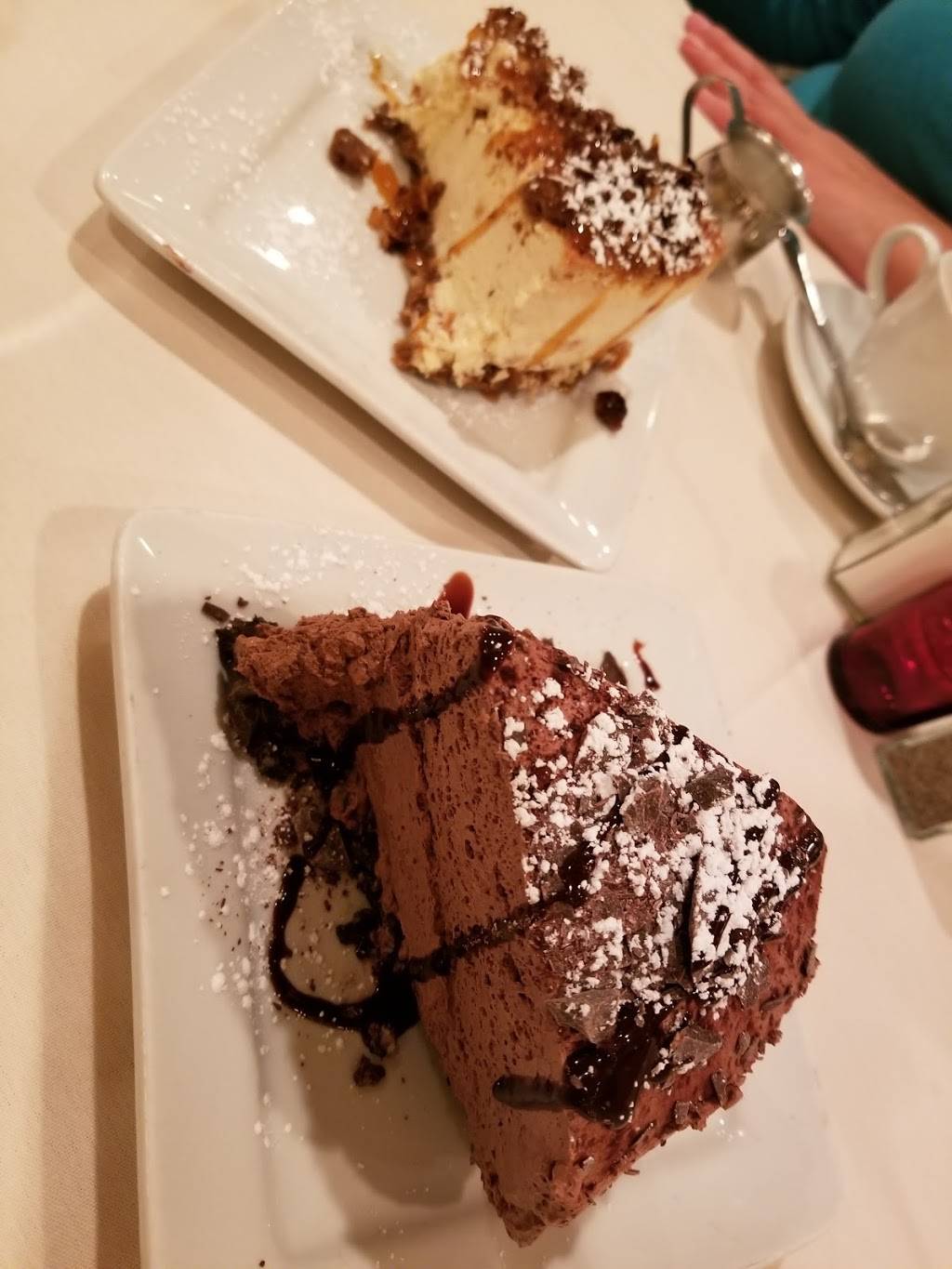 Basils Greek Dining | restaurant | 4000 Fox Valley Center Dr, Aurora, IL 60504, USA | 6306921300 OR +1 630-692-1300