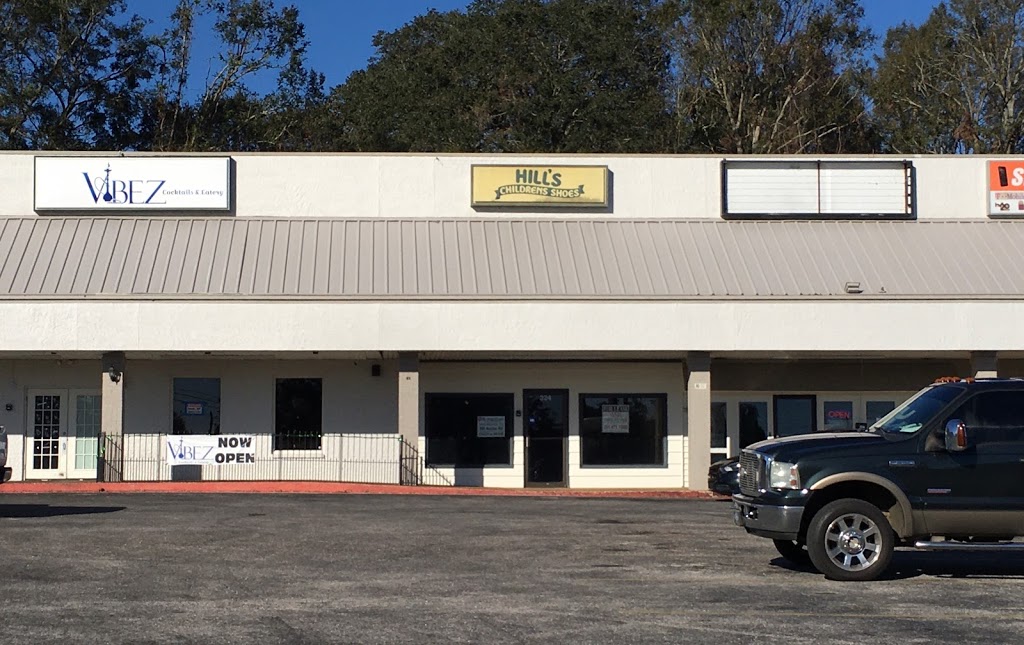 Vibez Cocktails And Eatery | restaurant | 326 Azalea Rd, Mobile, AL 36609, USA | 2512870297 OR +1 251-287-0297