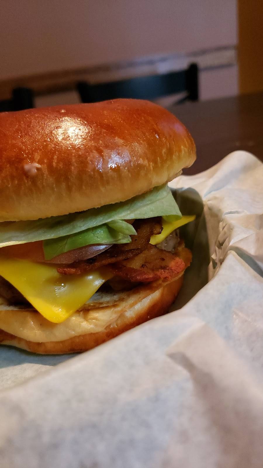 Kickin Burgers and Wings | restaurant | 9196 W Golf Rd, Niles, IL 60714, USA | 8476991899 OR +1 847-699-1899