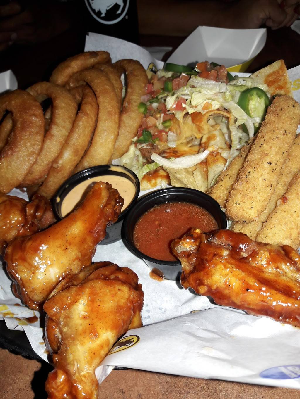 Buffalo Wild Wings | restaurant | 7811 Edinger Ave #124, Huntington Beach, CA 92647, USA | 7148988300 OR +1 714-898-8300