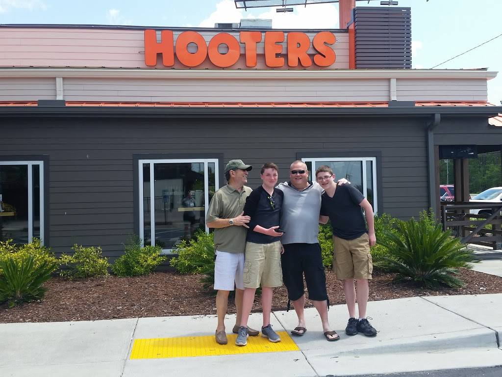 Hooters | meal takeaway | 10133 N Kings Hwy, Myrtle Beach, SC 29572, USA | 8432723739 OR +1 843-272-3739