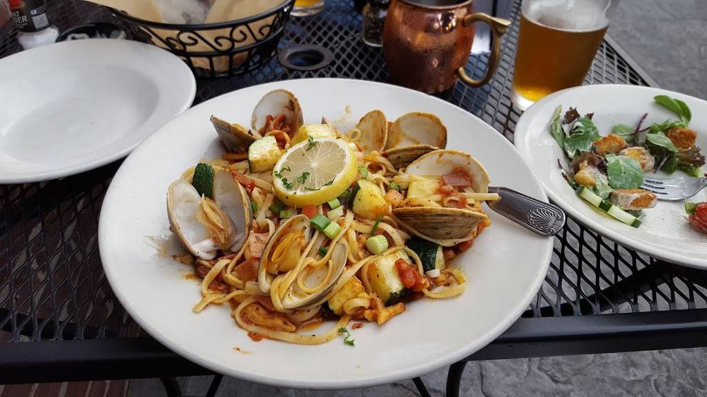 Tunxis Grill & Pizzeria | restaurant | 3 Tunxis St, Windsor, CT 06095, USA | 8606886429 OR +1 860-688-6429