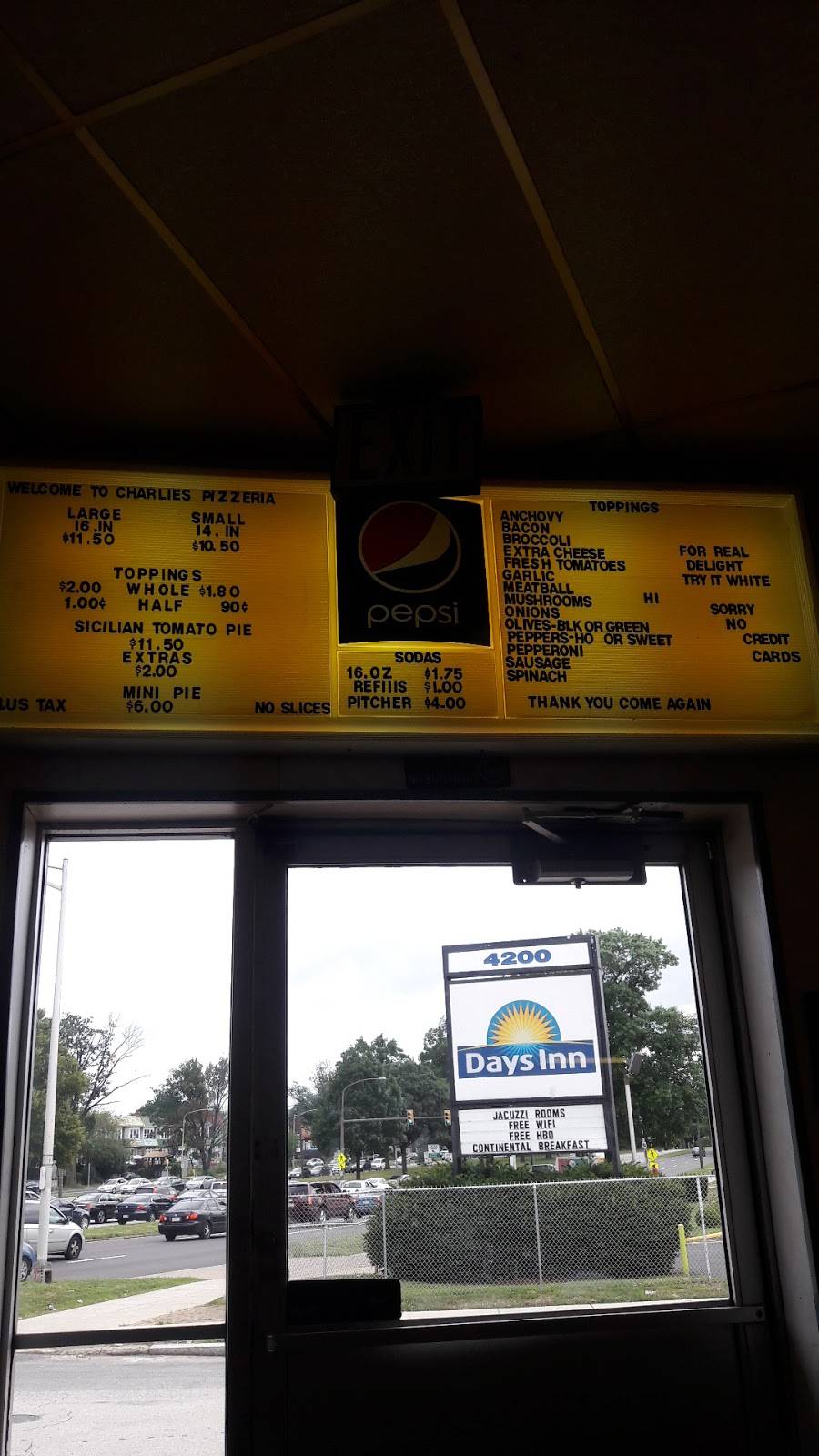 Charlies Pizzeria | meal takeaway | 4300 Roosevelt Blvd, Philadelphia, PA 19124, USA | 2157443249 OR +1 215-744-3249