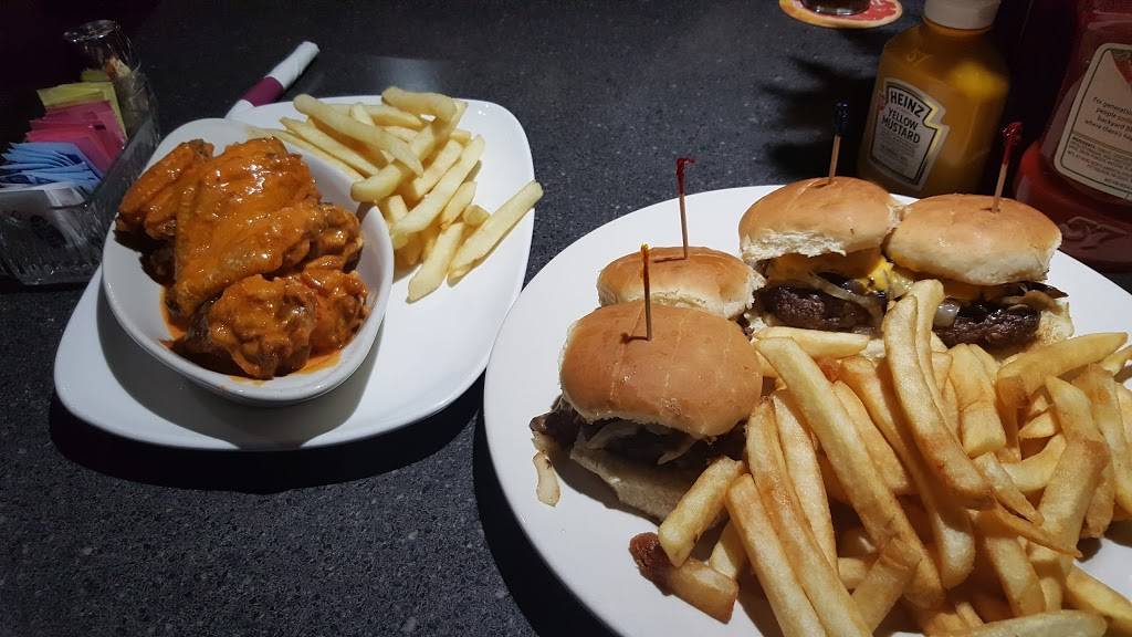 Charlies Down Under | restaurant | 1950 N Buffalo Dr, Las Vegas, NV 89128, USA | 7028045172 OR +1 702-804-5172