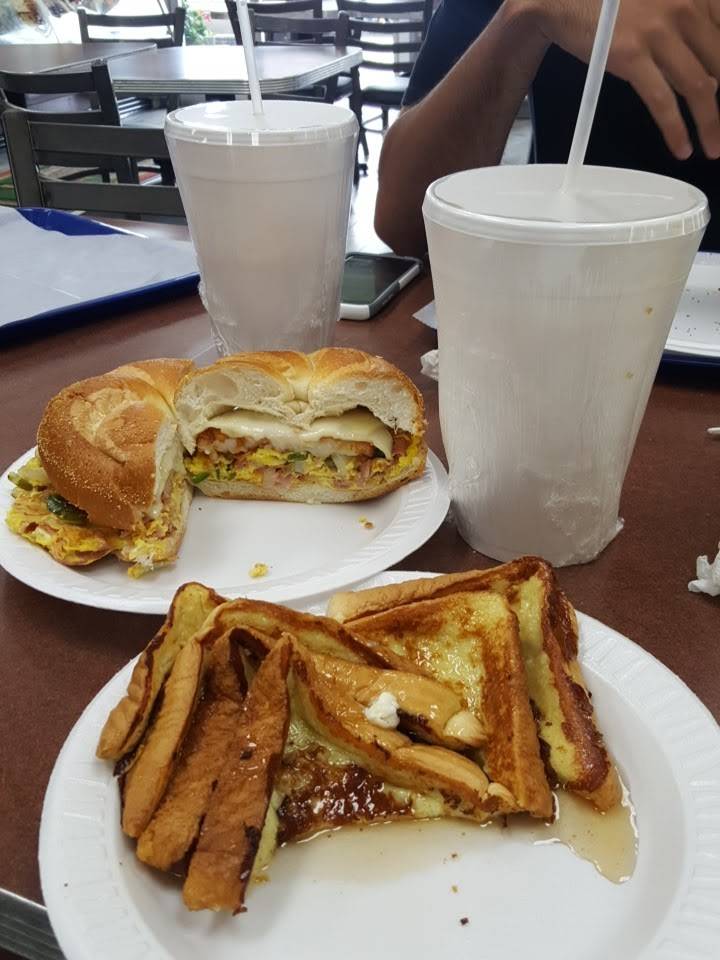 Harrys Hilltop Catering Delicatessen | restaurant | 60 Hillside Avenue, Williston Park, NY 11596, USA | 5167464134 OR +1 516-746-4134